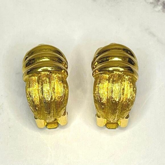 Christian Dior Vintage Gold-Tone Clip-On Earrings – Lion Paw Design - Picture 2 of 7